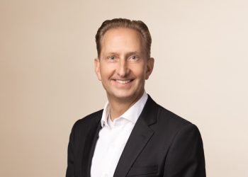 Reservar apuestas de Holdings en Agentic AI para desafiar a Big Tech