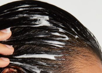 Los 14 mejores champús para el cabello graso, según los dermatólogos