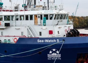 La milicia libia dispara en el barco de rescate migrante de observación del mar, escalando tensiones de la UE-Político