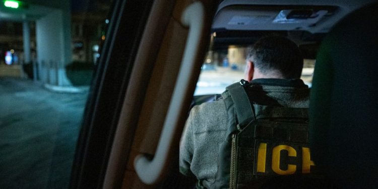 Ice aumenta las operaciones en Chicago y Massachusetts