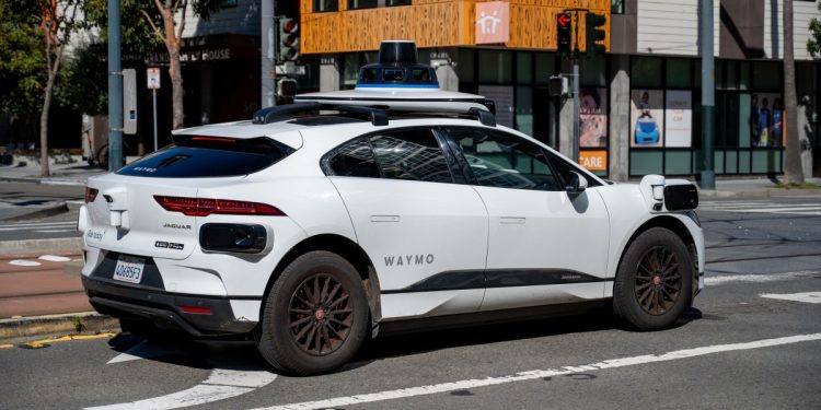 Waymo se despejó para ofrecer viajes robotaxi en el aeropuerto de San José