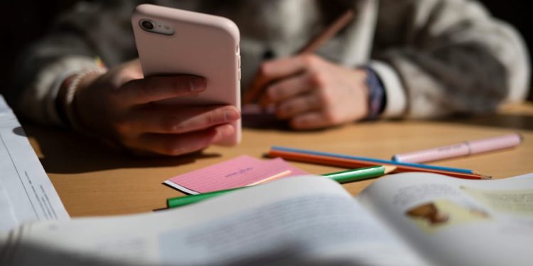 Suecia empuja la UE en las restricciones de las redes sociales de los niños – Político