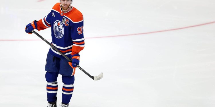Lo que estoy escuchando sobre Connor McDavid y los Oilers, ya que está listo para ingresar al campamento sin una extensión