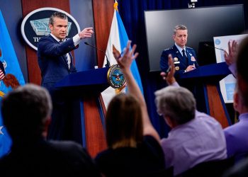 Pentágono acusado de 'intimidación' con restricciones de medios