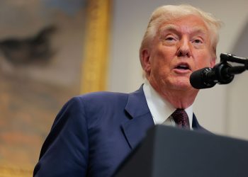 Según los informes, Amazon, Google, Microsoft advierte a los empleados de H-1B que se queden en los Estados Unidos