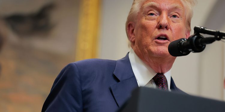 Según los informes, Amazon, Google, Microsoft advierte a los empleados de H-1B que se queden en los Estados Unidos