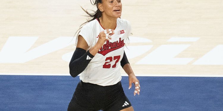 Cómo el voleibol de Nebraska está adoptando la alegría en medio del peso de las expectativas de campeonato o caída