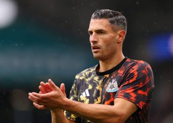 Fabian Schar de Newcastle a 'Miss algunos juegos' después de sufrir una lesión en la cabeza contra Barcelona