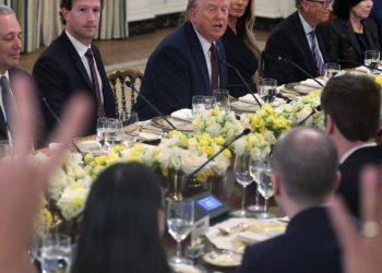 Big Tech les dice a los trabajadores de H-1B que no abandonen el país debido a la nueva política de Trump