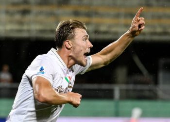 A Rasmus Hojlund le dijeron que no tenía un futuro del Manchester United después de Grimsby. Así es como y por qué se fue