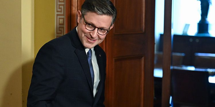 La Cámara aproba el proyecto de ley para evitar el cierre, listo para detenerse en el Senado