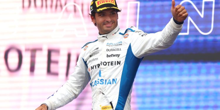 Carlos Sainz vence a Lewis Hamilton al primer podio F1 con un nuevo equipo en 2025