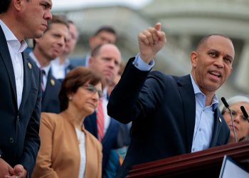 El cierre podría dejar que 750,000 trabajadores federales se agoten