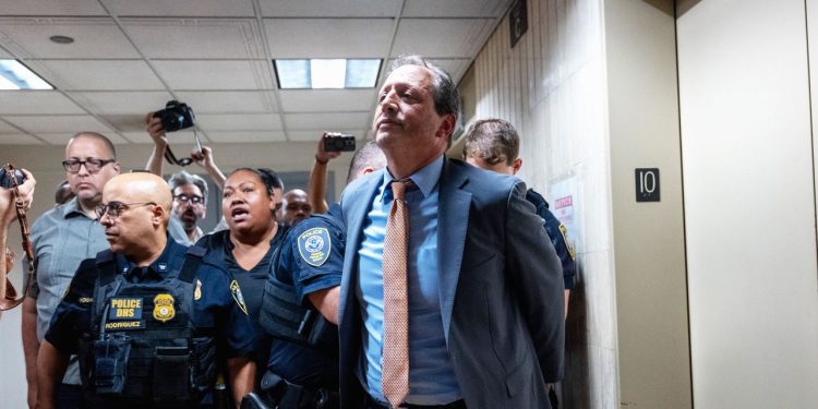 Estos son los 15 funcionarios de Nueva York Ice and NYPD arrestados en Manhattan