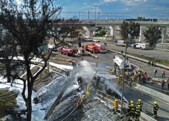 Tres Muertos y Decenas de Heridos Al Explotar Un Camión que transportaba Gas en Ciudad de México