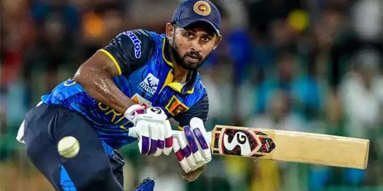 Kamindu Mendis niega a Zimbabwe en Harare