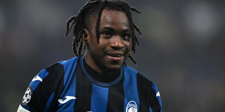 Lookman REGRESA a la Plantilla, Pero la afición no lo perdona