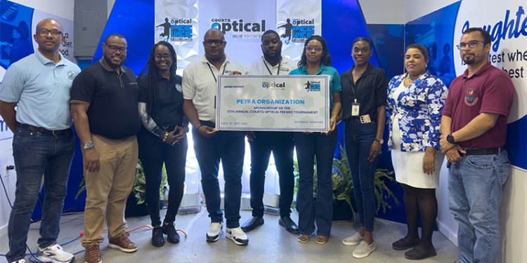 Tribunales ópticos Pee wee fútbol escolar lanzado