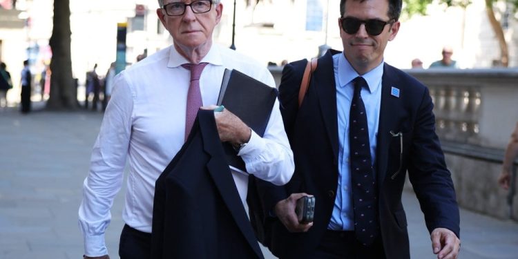El amigo de Jeffrey Epstein, Peter Mandelson, siempre fue una opción desastrosa para el embajador del Reino Unido