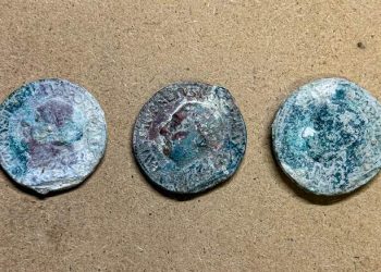 Encuentran Tres Medallas de Bronce del Siglo XV en Las Obras del Metro de Roma