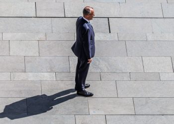 Merz de Alemania apoya el uso de activos rusos congelados para armar Ucrania