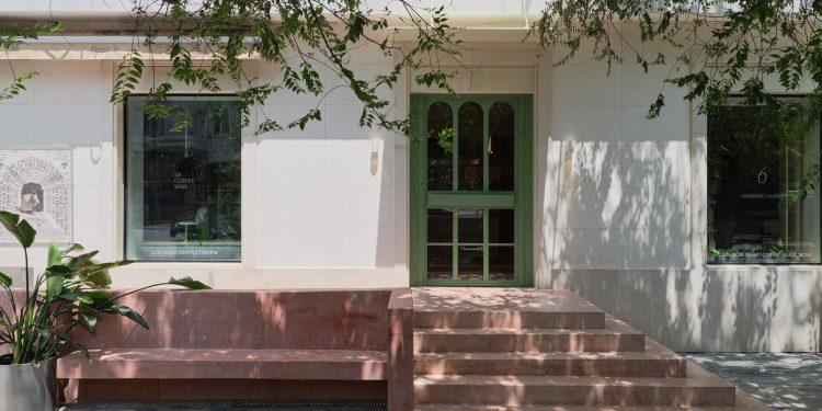 Seis café + Café de vinos / naaw