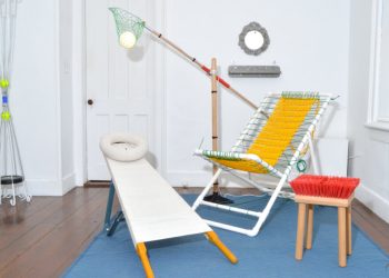 Tuercas + exhibición de pernos en Nueva York muestra suministros de hardware como muebles