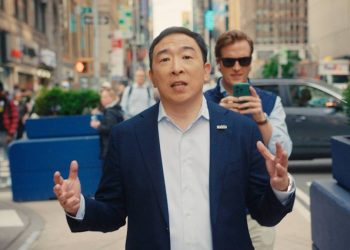 Andrew Yang se inspiró en Mark Cuban para su portador de celdas de presupuesto Noble Mobile