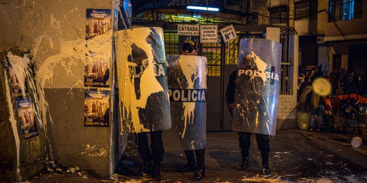 Enfentamientos en Perú Dejan Tres Heridos Durante Protesta Ciudadana