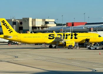 Espíritu para salir de Minneapolis y Hartford, corte docenas de rutas