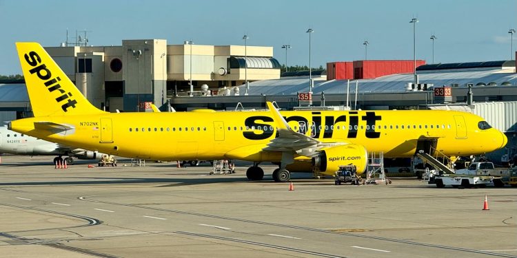 Espíritu para salir de Minneapolis y Hartford, corte docenas de rutas