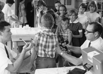 El tío de Robert F. Kennedy Jr., John F. Kennedy, hizo de las vacunas su problema de firma