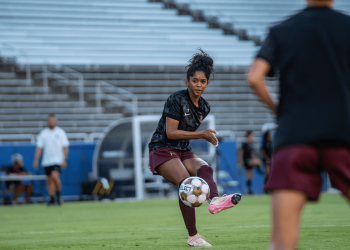 Rhea Moore, de 15 años, al convertirse en el anotador de goles más joven en el fútbol profesional de las mujeres en EE. UU.: «Un sueño hecho realidad»