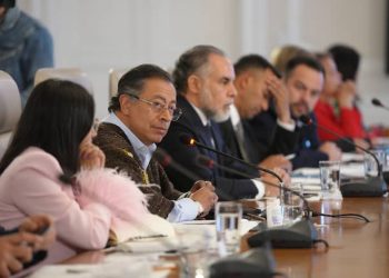 Petro pone a sus alfiles A ReComolar Las Alianas Polyticas Tras Derrota en El Senado