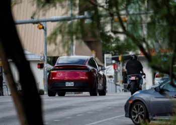 Los nuevos correos electrónicos revelan reacción 'alarmada' a los planes robotaxi de Elon Musk de los jefes de la ciudad