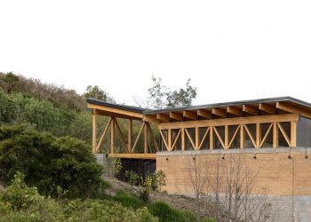 Casa de las salas de rodadura / Rama Estudio