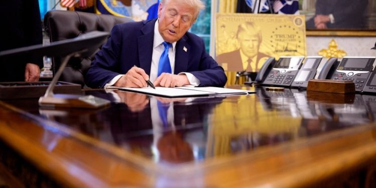 El fiasco de visa H-1B está acelerando el declive de Estados Unidos