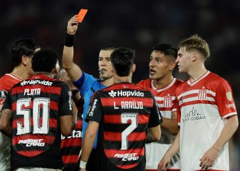 El audio del var en la incorrecta expulsiones de plata contra estudiantes: «no puedo intervenir» :: olé