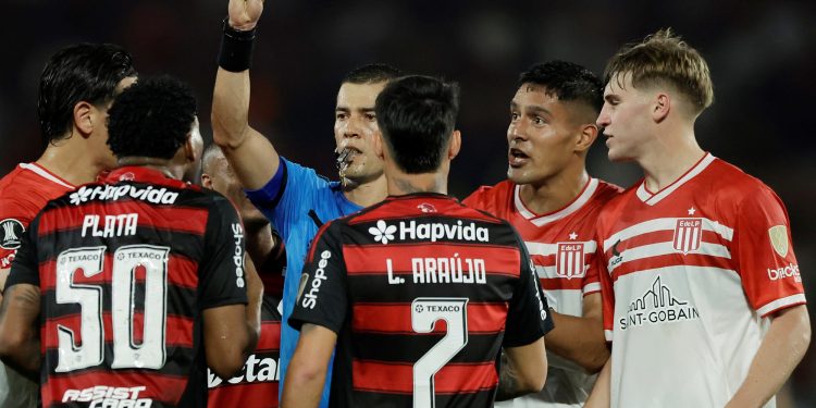 El audio del var en la incorrecta expulsiones de plata contra estudiantes: «no puedo intervenir» :: olé