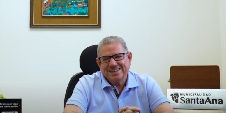 Exalcalde de Santa ana incurnó en conflicto de intereses en favor de su esposa, concluye concepto municipal