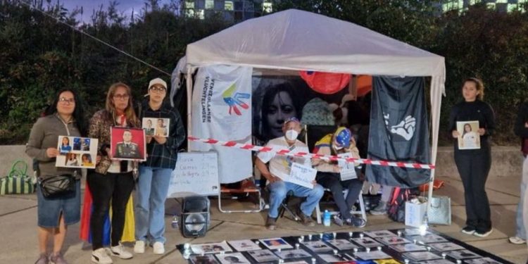 Venezolanos Levantan Huelga de Hambre en la CPI Tras 12 Días