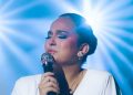 Daniela Darcourt en «UNA NOCHE DIFERENTE»: TOCÓ EL CAJÓN, BAILÓ MARINERA Y CANTÓ JUNTO A EVA AYLLÓN | Últimas | Luces