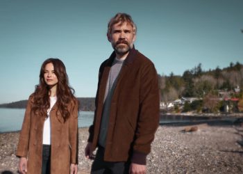 Mira la temporada 2 de 'Murder in a Small Town' en línea desde cualquier lugar