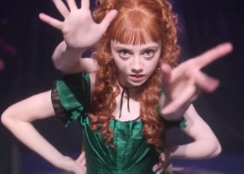 La estrella de 'Miércoles' Evie Templeton on Agnes 'Progression de acosador a amigo