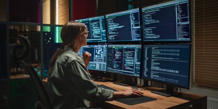 CISA criticó el perro guardián de EE. UU. Por desperdiciar fondos y retener a los empleados equivocados