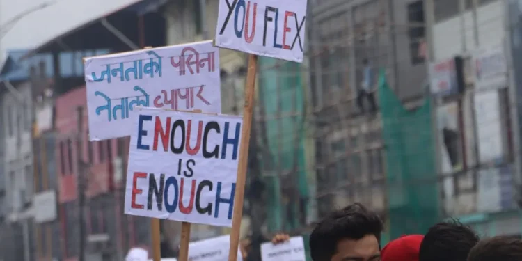 Nepal Undest cierra aeropuertos, Hilton Hotel dañado