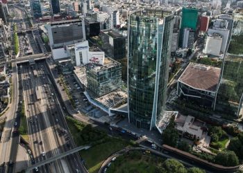 Economía 2025: Un año de contrasta que marcarán las eleciones del 2026, ¿los sectoros de avanzan y cuáles muestran una ralentización? | Macroconsulto | Eleciones 2026 | Tlcnota | Economio