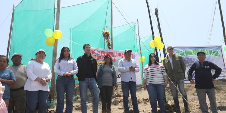 El Comercio y América Multimedia Donan 30 Atrapanieblas A Familias de Villa María del Triunfo | Últimas | Lima