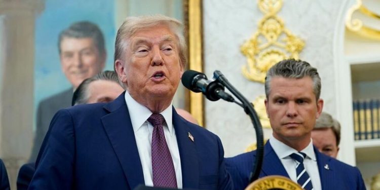 Trump Sugiere que ee.uu. Atacó A Un Barco Cargado Con Drogas Proveniente de Venezuela