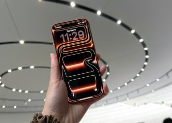 La meseta unibody y la cámara se sienten más significativas en persona